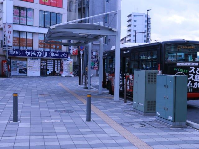 鶴瀬駅バス停